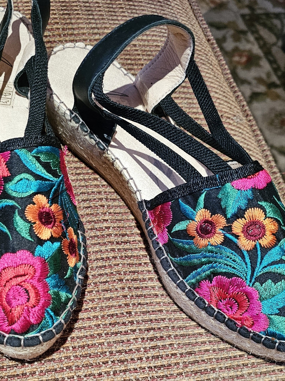 AZURA Black Embroidered Floral Espadrille Wedge Sandals - Size 37 (US7)